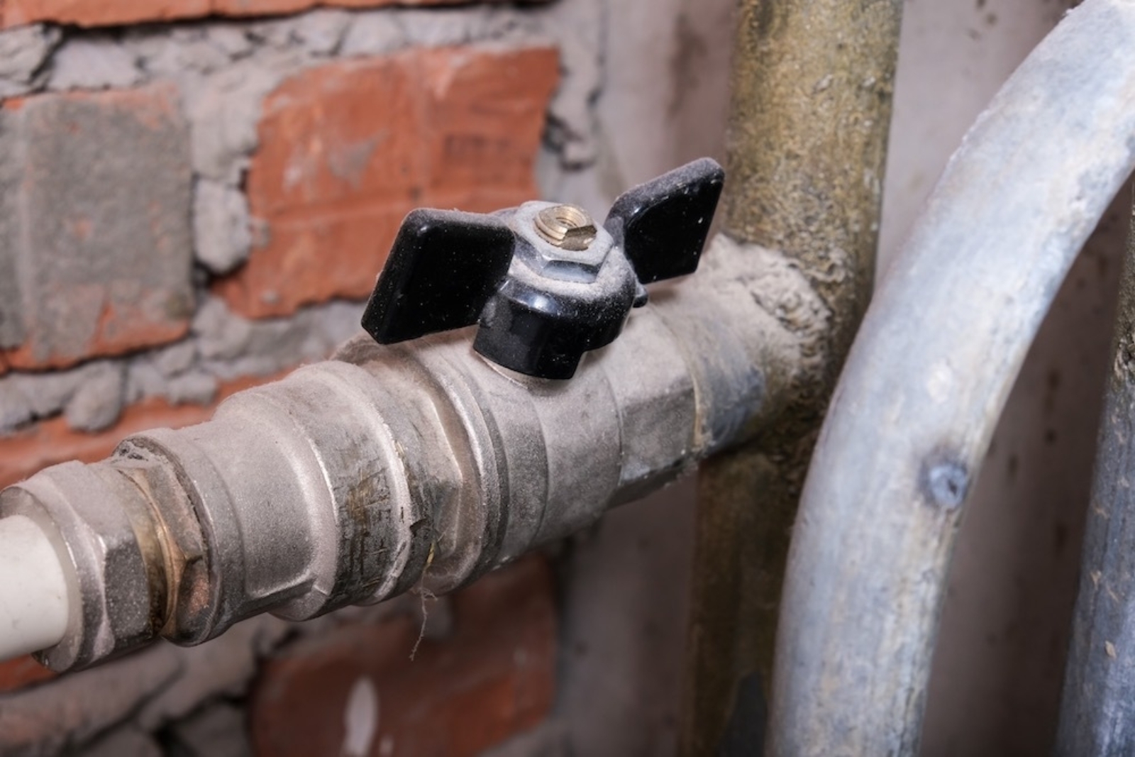 When & How to Shut Off Your Water to Avoid Water Damage