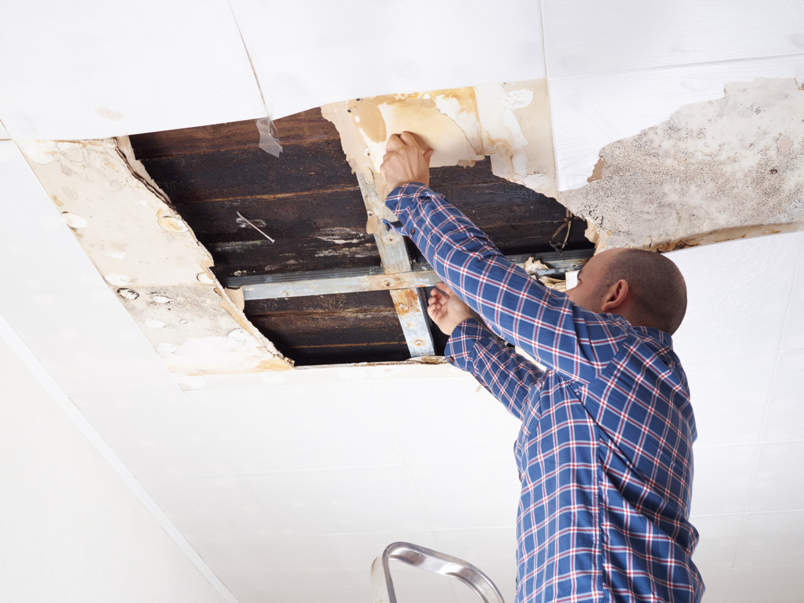 Why You Shouldn’t DIY Restoration After a Disaster or Flood