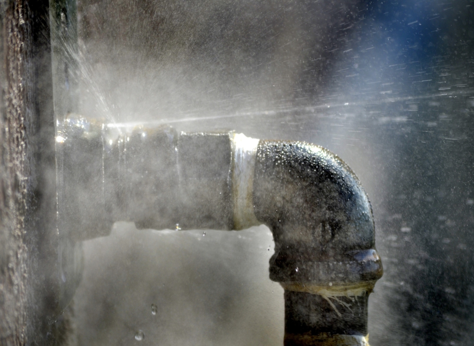 Dealing with Frozen and Burst Water Pipes: What to Do and What Not to Do