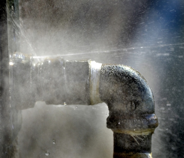 What to Do and What Not to do if Your Water Pipes Freeze and Burst